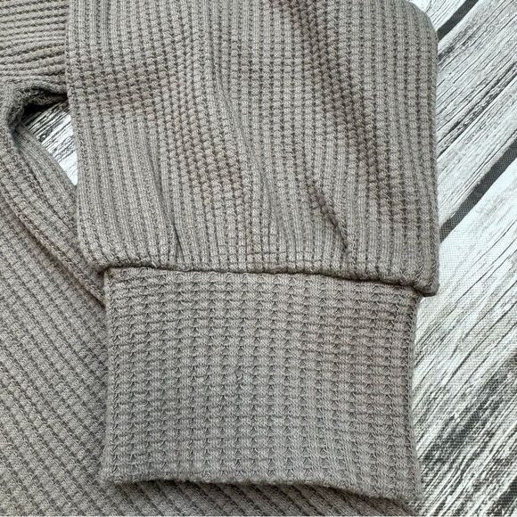 GAP Women's Waffle Knit Turtleneck Shirt M Med Medium Taupe Brown Side Slit Boxy - Picture 7 of 13